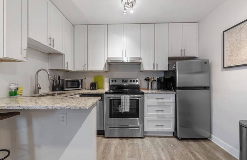 Downtown Atlanta Condo | Terrace, Skyline View, Downtown, Restaurant & Bars