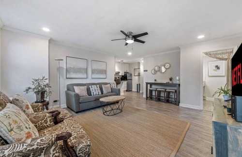 Downtown Atlanta Condo | Terrace, Skyline View, Downtown, Restaurant & Bars