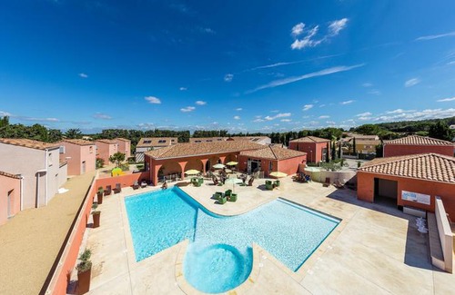 Saint-Christol Hotel | Terres de France - Le Domaine de Bacchus