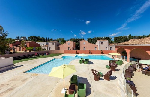 Saint-Christol Hotel | Terres de France - Le Domaine de Bacchus
