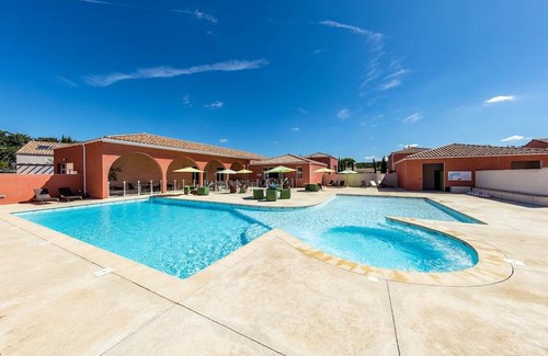 Saint-Christol Hotel | Terres de France - Le Domaine de Bacchus
