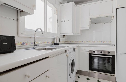 Tetuan Apartment | Terrific Berruguete 2BR w/Balcony, A/C, Doorman & Washer, by Blueground