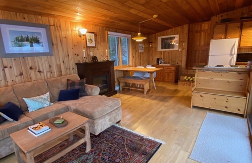 Georgian Bay Cottage | Terrific cottage at the lakeside, relax and cozy.