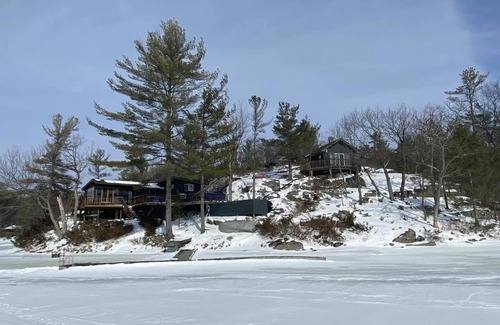 Georgian Bay Cottage | Terrific cottage at the lakeside, relax and cozy.