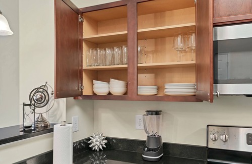 Pembroke House | Terrific townhome in charming Pembroke