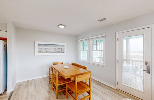 Buxton House | Terrific townhouse w/pool access, private W/D, central AC, and ocean view
