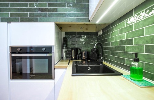 Orszagut Apartment | TGI Holiday Apartment