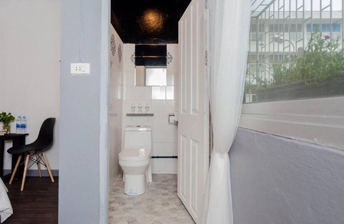 Wang Burapha Phirom Hotel | Double Room with good breakfast in BKK