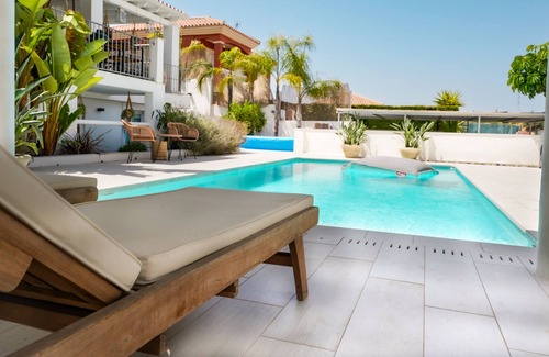 Coin Apartment | Thani Holidays