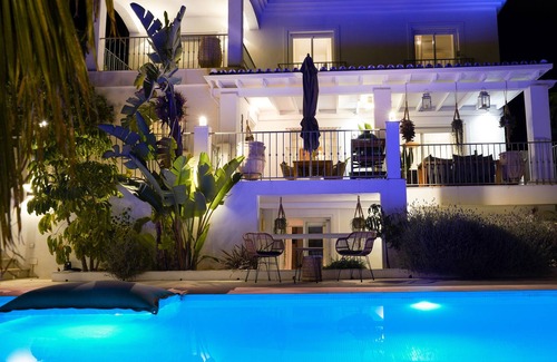Coin Apartment | Thani Holidays