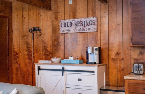 Long Barn Cabin | THANKSGIVING 2025 AT SUGAR BEAR! BOOK AT FALL PRICES! SKI AT DODGE RIDGE! BOOK!