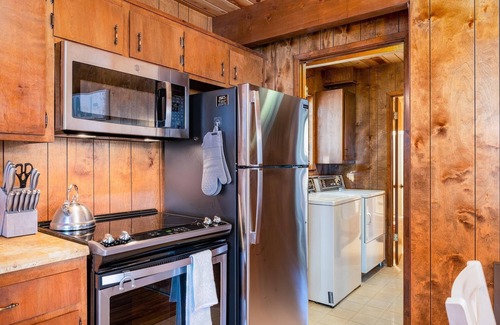 Long Barn Cabin | THANKSGIVING 2025 AT SUGAR BEAR! BOOK AT FALL PRICES! SKI AT DODGE RIDGE! BOOK!