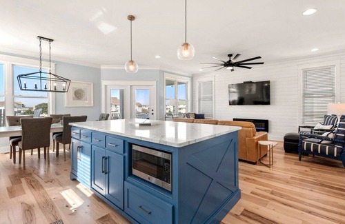Manteo House | THANKSGIVING and CHRISTMAS now available!