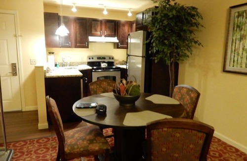 Pittsfield Condo | Thanksgiving Mountain Lodge, Mass.- 1 BR 1 Ba. Bousquet Mt Ski 11/26-11/29/2025