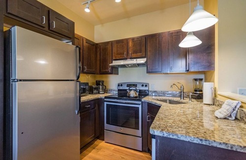 Pittsfield Condo | Thanksgiving Mountain Lodge, Mass.- 1 BR 1 Ba. Bousquet Mt Ski 11/26-11/29/2025