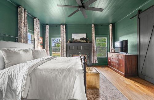 Tattnall County House | The 1900 Farmhouse Retreat - on 78 acres