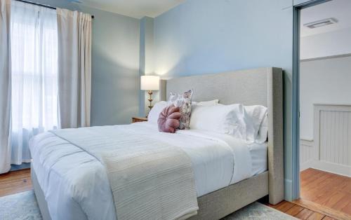 North Downtown House | The 200 South St - King Rm 22