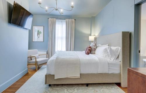 North Downtown House | The 200 South St - King Rm 22