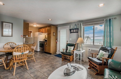 Old Orchard Beach Condo | The 3rd floorcondo has spectacular views of the ocean and beach. Watch fireworks from your balcony/d