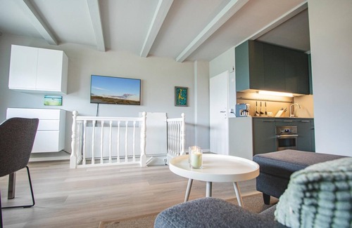 Wenningstedt-Braderup Apartment | The 4-room apartment with around 80 square meters of living space is located in a small residential complex with 4 thatched houses.