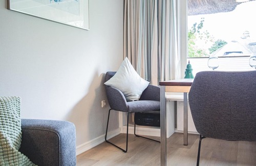Wenningstedt-Braderup Apartment | The 4-room apartment with around 80 square meters of living space is located in a small residential complex with 4 thatched houses.