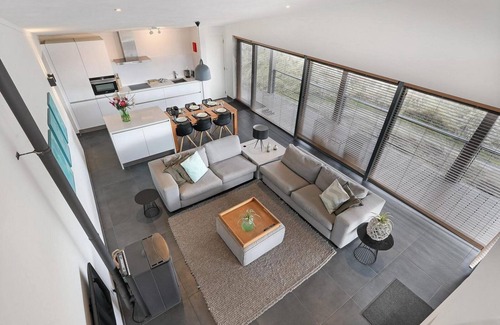 Ouddorp House | The 6-person Deluxe Villa features a comfortable and tastefully decorated interior, with views of the dune landscape and the Grevelingenmeer.
