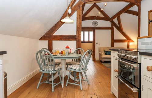 Hittisleigh Cottage | THE ACORN BARN, romantic, with a garden in Hittisleigh