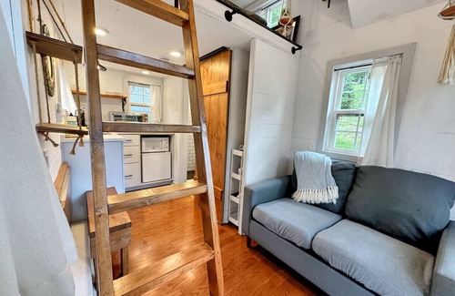 Summersville House | The Acorn - Cozy Retreat in the Heart of Summersville