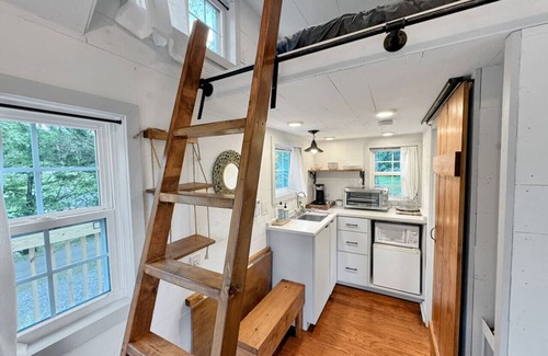 Summersville House | The Acorn - Cozy Retreat in the Heart of Summersville