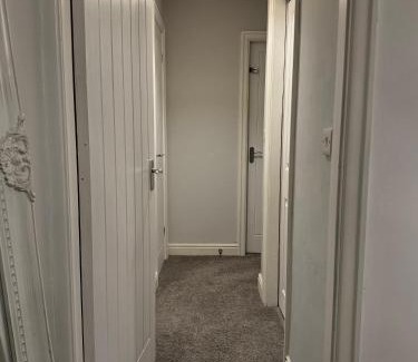 Yeadon Apartment | The Airport Flat - Newly Renovated & FREE Parking