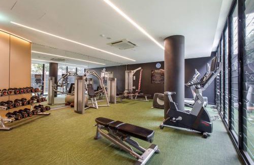 Melbourne Apartment | The Albert Edge - Relaxed Lakeside Escape with Gym