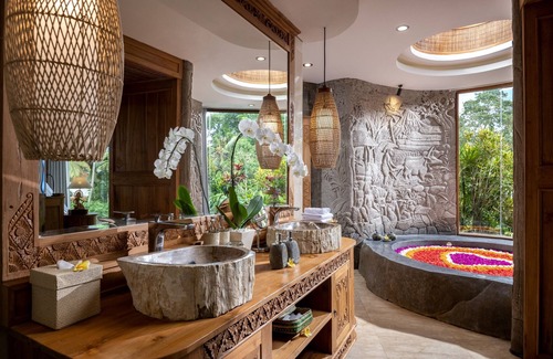 Lodtunduh Resort | The Alena Resort A Pramana Experience