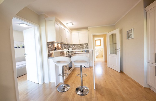 Garmisch-Partenkirchen Apartment | The “Alpensonne” holiday apartment in Garmisch-Partenkirchen boasts a fresh, new