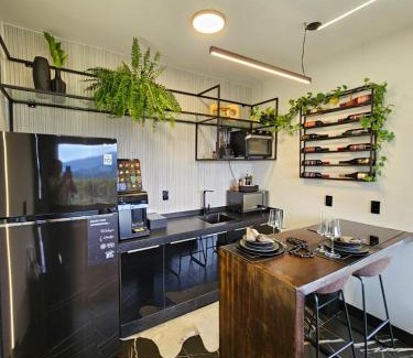 Vacas Gordas Ski Chalet | The Altitude Cabana 1374-Black