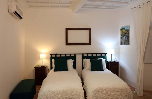Veroli Bed & Breakfast | The "Amber" Pomegranate