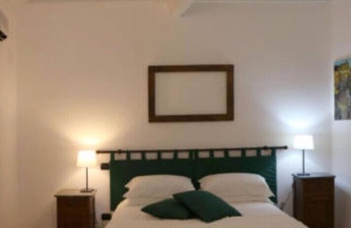 Veroli Bed & Breakfast | The "Amber" Pomegranate