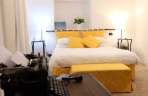 Veroli Bed & Breakfast | The "Amber" Pomegranate