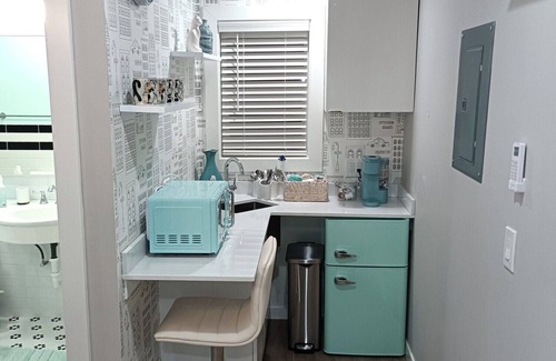 Williams Bay Apartment | The American Hotel - Breakfast at Tiffany's Suite 3 - Downtown Williams Bay