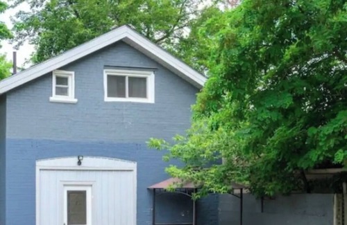 Brantford House | The Annex ; a cosy 3 bedroom abode