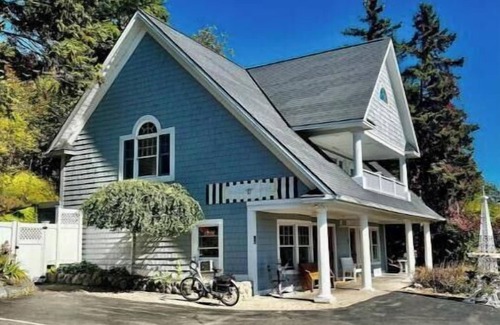 Harbor Springs Apartment | The Annex – Lxry Suite in Downtown Harbor Springs!