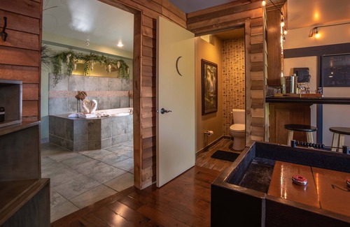 Logan Bed & Breakfast | The Anniversary Inn Logan