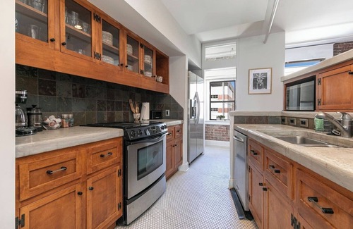 Downtown Springfield Apartment | The Antler Loft-Downtown