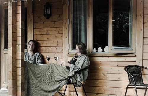 Kingswood Apartment | The APPLE Log Cabin