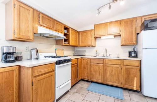 Lower Avenues Apartment | The Aquamarine Suite -Walk Downtown-40 mins to Ski