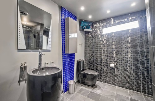 Sterling Heights House | The Aquarium House