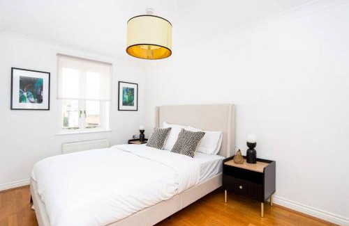 South Woodham Ferrers House | The Art House by Sorted Stay