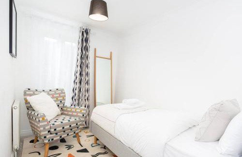 South Woodham Ferrers House | The Art House by Sorted Stay