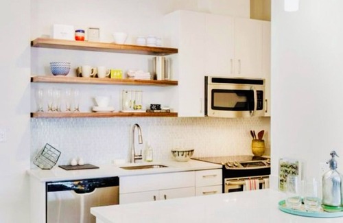 Cambridgeport Apartment | The Art House King Bed Harvard and MIT walking distance