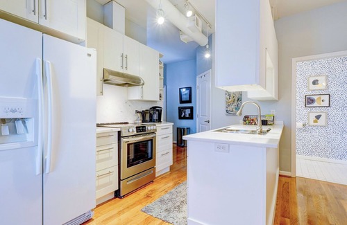 Wilmington Historic District Apartment | The Art Loft - A Luxurious 2-BdRm in the Heart of Historic Downtown Wilmington