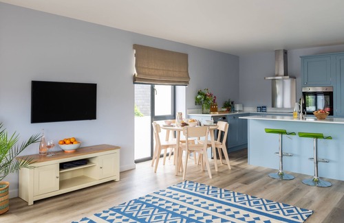 Kingsbridge Apartment | The Art Loft - an apartment that sleeps 4 guests in 2 bedrooms